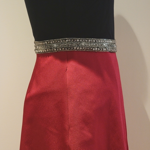 AIDAN MATTOX BLACK AND RED EMBELLISHED EVENING DRESS - Picture 5 of 11